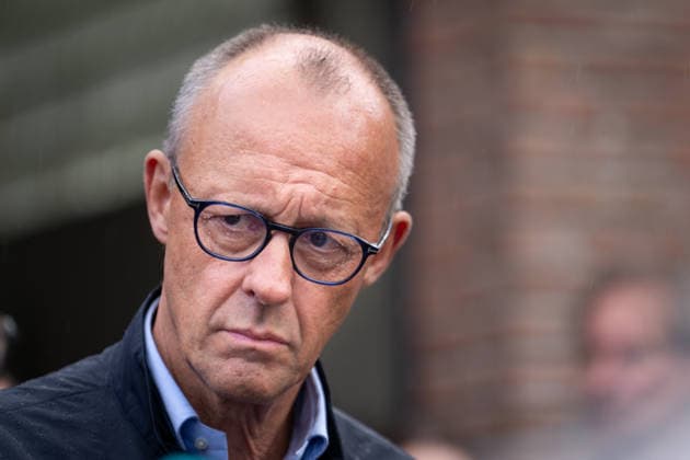 Besuch des Bundeskanzler im Waldbrandgebiet Huertgenwald Bundeskanzler Friedrich Merz im Potrait bei seinem Besuch im Waldbrandgebiet Huertgenwald zum Danke der Rettungskraefte fuer ihren unermuedlichen Einsatz, Huertgenwald, 22.08.2026 Huertgenwald Nordrhein-Westfalen Deutschland *** Visit by the Federal Chancellor to the Huertgenwald Forest Fire Area: A portrait of Federal Chancellor Friedrich Merz during his visit to the Huertgenwald forest fire area to thank the emergency responders for their tireless efforts, Huertgenwald, August 22, 2026, Huertgenwald, North Rhine-Westphalia, Germany
