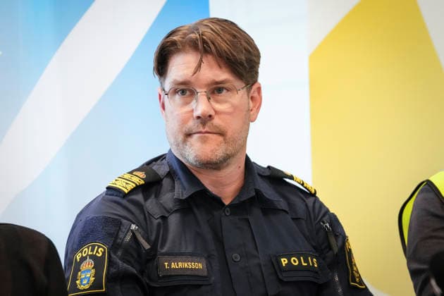 FAGERSTA, SVERIGE 20260822 Lokalomradeschef Tommy Alriksson da Fagersta kommun och polisen haller pressträff med anledning av skoldadet mot Brinellskolan pa fredagen. En 17-arig flicka dödades och flera andra skadades av en man med svärd. FAGERSTA SVERIGE x10658x *** FAGERSTA, SWEDEN 20260822 Local Police Chief Tommy Alriksson of Fagersta Municipality and the police held a press conference regarding the school attack at Brinell School on Friday. A 17-year-old girl was killed and several others were injured by a man wielding a sword FAGERSTA, SWEDEN x10658x  Copyright: xMagnusxLejhall TTx SKOLDAD FAGERSTA KPHbXq0NDuw