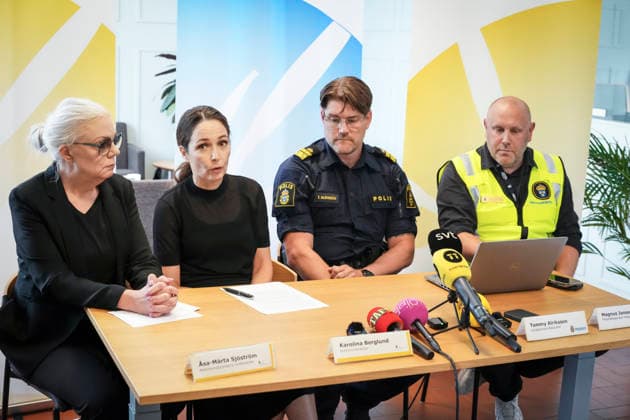 FAGERSTA, SVERIGE 20260822 Kommunstyrelsens ordförande Asa-Märta Sjöström, kommundirektör Karilina Berglund, lokalomradeschef Tommy Alriksson och polisens presstalesperson Magnus Jansson Klarin da Fagersta kommun och polisen haller pressträff med anledning av skoldadet mot Brinellskolan pa fredagen. En 17-arig flicka dödades och flera andra skadades av en man med svärd. FAGERSTA SVERIGE x10658x *** FAGERSTA, SWEDEN, August 22, 2026: Municipal Council Chair Asa Märta Sjöström, City Manager Karilina Berglund, Local District Chief Tommy Alriksson, and Police Press Spokesperson Magnus Jansson Klarin. Today, the Municipality of Fagersta and the police are holding a press conference regarding the school attack at Brinell School  Copyright: xMagnusxLejhall TTx SKOLDAD FAGERSTA qcNWizIPqqQ