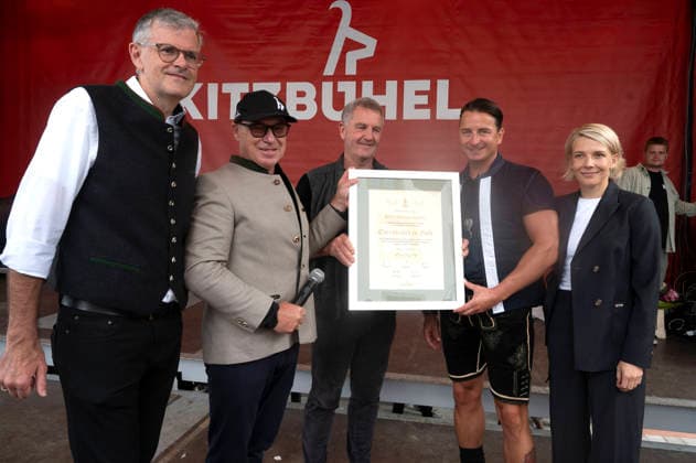 Andreas Gabalier und Veranstalter bei einer öffentlichen Pressekonferenz anlässlich seiner Konzerte auf dem 12. Musikfestival Kitzbühel 2026 in der Innenstadt. Kitzbühel, 22.08.2026 *** Andreas Gabalier and event organizers at a public press conference held in connection with his concerts at the 12th Kitzbühel Music Festival 2026 in downtown Kitzbühel, August 22, 2026 Foto:xA.xRaemyx xFuturexImagex gabalier_6885
