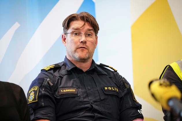 FAGERSTA, SVERIGE 20260822 Lokalomradeschef Tommy Alriksson da Fagersta kommun och polisen haller pressträff med anledning av skoldadet mot Brinellskolan pa fredagen. En 17-arig flicka dödades och flera andra skadades av en man med svärd. FAGERSTA SVERIGE x10658x *** FAGERSTA, SWEDEN 20260822 Local police chief Tommy Alriksson of Fagersta Municipality and the police held a press conference regarding the school attack at Brinell School on Friday. A 17-year-old girl was killed and several others were injured by a man wielding a sword FAGERSTA, SWEDEN x10658x  Copyright: xMagnusxLejhall TTx SKOLDAD FAGERSTA BCvMbZV30Pw