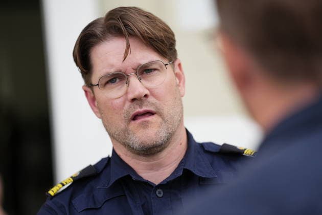 FAGERSTA, SVERIGE 20260822 Lokalomradeschef Tommy Alriksson da Fagersta kommun och polisen haller pressträff med anledning av skoldadet mot Brinellskolan pa fredagen. En 17-arig flicka dödades och flera andra skadades av en man med svärd. FAGERSTA SVERIGE x10658x *** FAGERSTA, SWEDEN 20260822 Local Police Chief Tommy Alriksson of Fagersta Municipality and the police held a press conference regarding the school attack at Brinell School on Friday. A 17-year-old girl was killed and several others were injured by a man wielding a sword FAGERSTA, SWEDEN x10658x  Copyright: xMagnusxLejhall TTx SKOLDAD FAGERSTA MD3mSzoIG58