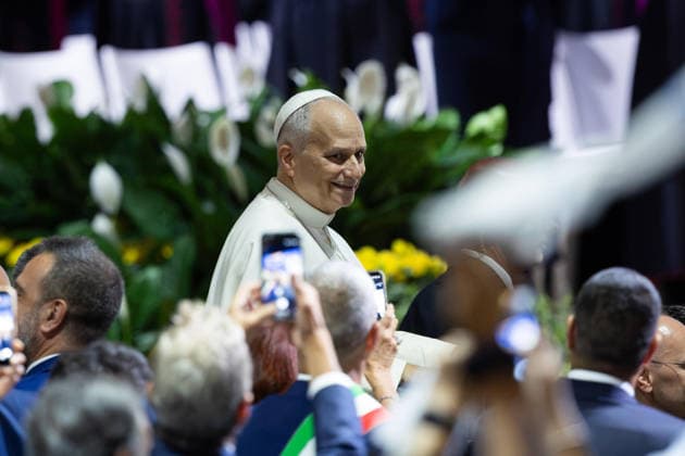 August 22, 2026, Rimini: Papa Leone XIV durante la visita al Meeting di Cl, alla Fiera di Rimini, 22 agosto 2026. Pope Leo XIV greets faithful during a visit to Cl Meeting in Rimini, Italy, 22 August 2026. ANSA FABRIZIO ZANI Rimini  - ZUMAa110 20260822_zaf_a110_045 Copyright: xFabrizioxZani PasqualexBovex