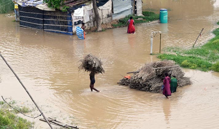 Water level of River Ganga rises in Patna Patna, Aug 22 (ANI): A view of a man moving a pile of firewood to a safer place amid a flood-like situation, in Patna on Saturday. Patna Bihar India Copyright: xANIx ANI_20260822154