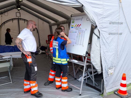 Großübung MTFEx 2026 in Celle Mehrere Behandlungszelte müssen den Ansturm der Verletzten abarbeiten. *** MTFEx 2026 Large-Scale Exercise in Celle: Multiple treatment tents must handle the influx of casualties Copyright: xBerndxGüntherx