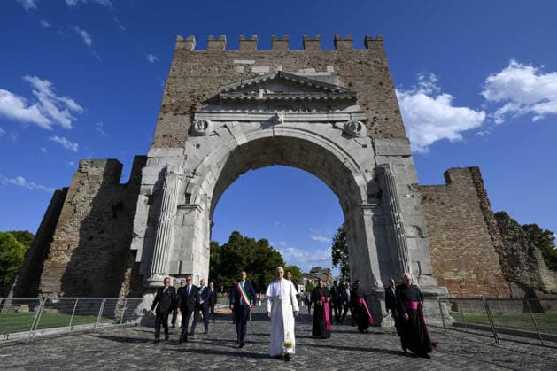 Pope Leo XIV’s Visit To The City of Rimini - Italy Pope Leo XIV walks near the Arch of Augustus during a pastoral visit in the city of Rimini, Central Italy, on August 22, 2026. During this visit Pope Leo XIV attended the Meeting of Friendships Among Peoples. The Pope s visit to the week-long event, organized annually by the Communion and Liberation Movement at the end of August, takes place in the context of his Pastoral Visit to the Republic of San Marino and to the city of Rimini. Photo by (EV) Simone Risoluti Vatican Media ABACAPRESS.COM Rimini Italy  Copyright: xABACAx