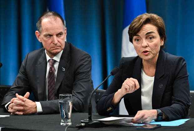 August 22, 2026, Montreal, Pq, Canada: La premioÂ¨re ministre Christine Fro chette commente l o chec des no gociations commerciales entre le Canada et les o°tats-Unis, o Montro al, le 22 aooÂ»t 2026. Le ministre des Finances, Eric Girard, est o ses coÂ to s. LA PRESSE CANADIENNE Montreal Canada  - ZUMAc35_ 20260822_zaf_c35_031 Copyright: xGrahamxHughesx