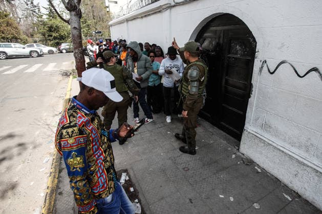 Santiago, August 22, 2026: The Haitian Embassy in Santiago is stormed by Haitian citizens due to issues with embassy staff and excessive fees for the paperwork required to work in Chile. Diego Martin Aton Chile, Aton 1182675 jpeg  Copyright: DIEGOxMARTIN ATONxCHILE