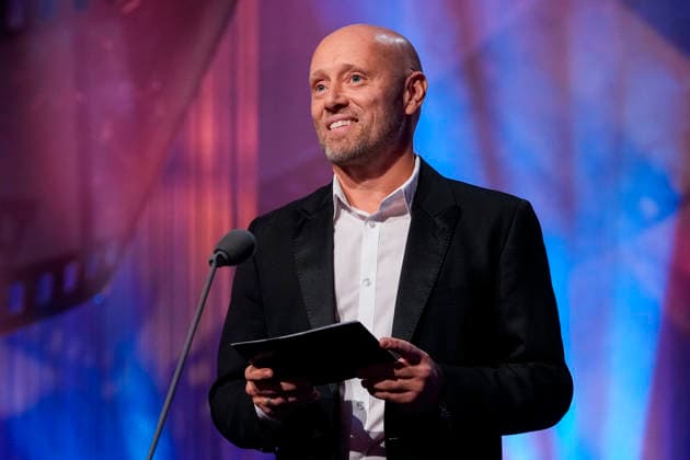 Amandaprisen 2026 Haugesund 20260822. Aksel Hennie deler ut prisen for Amandakomiteens Gullklapper under Amandaprisen. Amandaprisen 2026 deles ut i Festiviteten i Haugesund lordag kveld. Foto: Jan Kare Ness NTB Haugesund Norge SsMqHk4fP5o EDITORIAL USE ONLY Ref:_ENTSsMqHk4fP5o.jpg *** Amanda Award 2026 Haugesund 20260822 Aksel Hennie presents the Amanda Committee’s Gullklapper award during the Amanda Award ceremony. The 2026 Amanda Award will be presented at Festiviteten in Haugesund on Saturday evening. Photo: Jan Kare Ness, NTB, Haugesund, Norway, SsMqHk4fP5o, EDITORIAL USE ONLY, Ref ENTSsMqHk4fP5o.jpg  Copyright: xJanxKarexNessx xNTBx