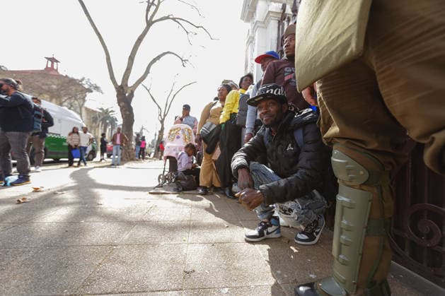 Santiago, August 22, 2026 The Haitian Embassy in Santiago is stormed by Haitian citizens due to issues with embassy staff and excessive fees for the paperwork required to work in Chile. Christian Monsalve Aton Chile, Aton 1182683 jpeg  Copyright: CHRISTIANxMONSALVE ATONxCHILE