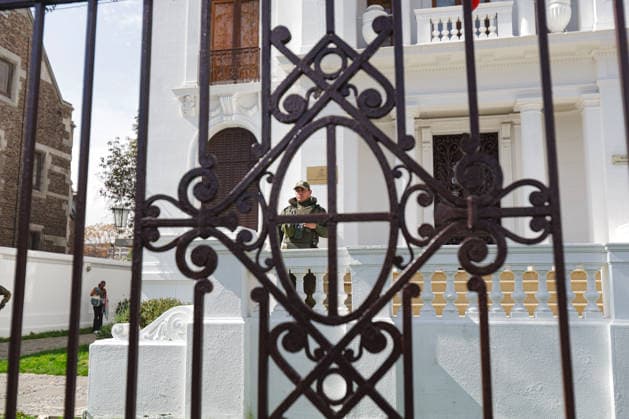 Santiago, August 22, 2026 The Haitian Embassy in Santiago is stormed by Haitian citizens due to issues with embassy staff and excessive fees for procedures required to work in Chile. Christian Monsalve Aton Chile, Aton 1182685 jpeg  Copyright: CHRISTIANxMONSALVE ATONxCHILE