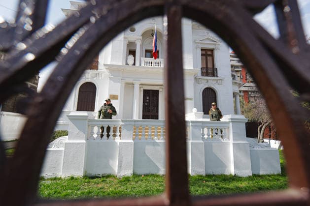 Santiago, August 22, 2026: The Haitian Embassy in Santiago is stormed by Haitian citizens due to issues with embassy staff and excessive fees for the paperwork required to work in Chile. Christian Monsalve, Aton Chile, Aton 1182687 jpeg  Copyright: CHRISTIANxMONSALVE ATONxCHILE