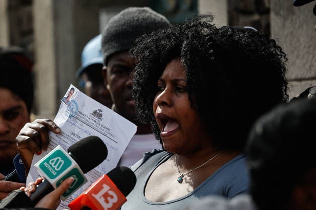Santiago, August 22, 2026 The Haitian Embassy in Santiago is stormed by Haitian citizens due to issues with embassy staff and excessive fees for the paperwork required to work in Chile. Diego Martin Aton Chile, Aton 1182695 jpeg  Copyright: DIEGOxMARTIN ATONxCHILE