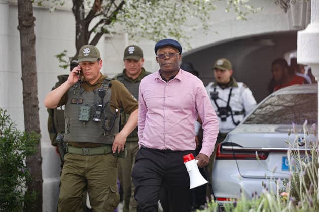 Santiago, August 22, 2026 The Haitian Embassy in Santiago is stormed by Haitian citizens due to issues with embassy staff and excessive fees for the paperwork required to work in Chile. Diego Martin Aton, Chile, Aton 1182697 jpeg  Copyright: DIEGOxMARTIN ATONxCHILE