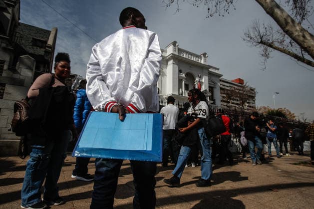 Santiago, August 22, 2026 The Haitian Embassy in Santiago is stormed by Haitian citizens due to issues with embassy staff and excessive fees for the paperwork required to work in Chile. Diego Martin Aton Chile, Aton 1182701 jpeg  Copyright: DIEGOxMARTIN ATONxCHILE