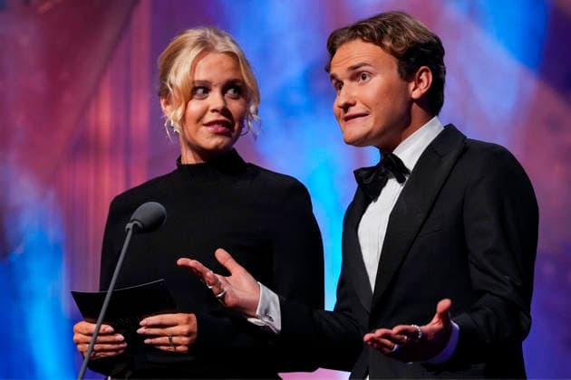 Amandaprisen 2026 Haugesund 20260822. Tale Torp Torjussen og Trygve Bennetsen deler ut prisen for Folkets Amanda under Amandaprisen. Amandaprisen 2026 deles ut i Festiviteten i Haugesund lordag kveld. Foto: Jan Kare Ness NTB Haugesund Norge viqhBpHF33g EDITORIAL USE ONLY Ref:_ENTviqhBpHF33g.jpg *** The Amanda Awards 2026, Haugesund, August 22, 2026: Tale Torp Torjussen and Trygve Bennetsen present the People’s Amanda Award during the Amanda Awards ceremony. The 2026 Amanda Awards will be presented at Festiviteten in Haugesund on Saturday evening. Photo: Jan Kare Ness NTB Haugesund Norway viqhBpHF33g EDITORIAL USE ONLY Ref ENTviqhBpHF33g jpg  Copyright: xJanxKarexNessx xNTBx