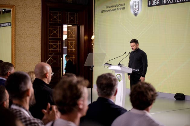 President of Ukraine Volodymyr Zelenskyy and attendees observe a moment of silence in remembrance of Ukrainian defenders at the opening of the Ninth International Veterans Forum, Kyiv, Ukraine, August 22, 2026. Hundreds of veterans, representatives of the Ukrainian government, foreign partners, and distinguished guests took part in the large-scale annual event, which serves as Ukraine’s principal platform for dialogue on the development and implementation of state veterans’ policy. (Photo by Marianna Kotyk Ukrinform) Ninth International Veterans Forum in Kyiv  Copyright: xMariannaxKotykx