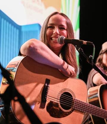 EXCLUSIVE: Las Vegas Songwriters Festival 2026 - Day 3 EXCLUSIVE: Carolyn Dawn Johnson, Rachel Thibodeau, Rebecca Lynn Howard perform during the Las Vegas Songwriters Festival 2026 - Day 3 at Mandalay Bay Resort & Casino. 22 Aug 2026 Pictured: Rebecca Lynn Howard.  Copyright: xThexMegaxAgencyxMBS MEGAx