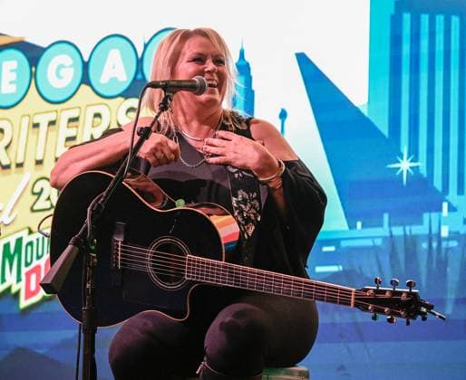 EXCLUSIVE: Las Vegas Songwriters Festival 2026 - Day 3 EXCLUSIVE: Carolyn Dawn Johnson, Rachel Thibodeau, Rebecca Lynn Howard perform during the Las Vegas Songwriters Festival 2026 - Day 3 at Mandalay Bay Resort & Casino. 22 Aug 2026 Pictured: Carolyn Dawn Johnson.  Copyright: xThexMegaxAgencyxMBS MEGAx