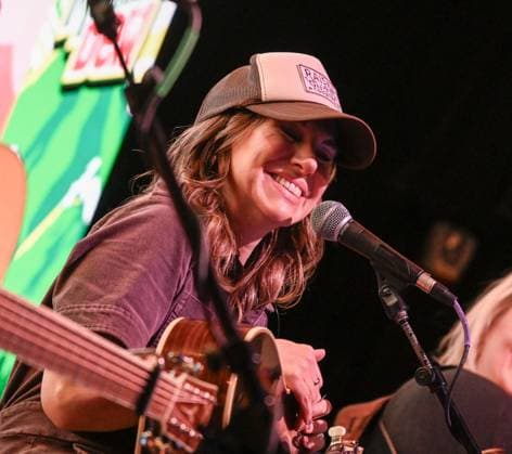 EXCLUSIVE: Las Vegas Songwriters Festival 2026 - Day 3 EXCLUSIVE: Carolyn Dawn Johnson, Rachel Thibodeau, Rebecca Lynn Howard perform during the Las Vegas Songwriters Festival 2026 - Day 3 at Mandalay Bay Resort & Casino. 22 Aug 2026 Pictured: Rachel Thibodeau.  Copyright: xThexMegaxAgencyxMBS MEGAx