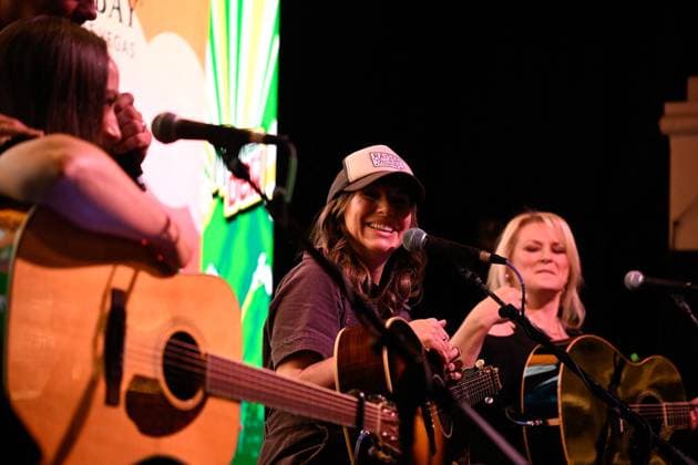 EXCLUSIVE: Las Vegas Songwriters Festival 2026 - Day 3 EXCLUSIVE: Carolyn Dawn Johnson, Rachel Thibodeau, Rebecca Lynn Howard perform during the Las Vegas Songwriters Festival 2026 - Day 3 at Mandalay Bay Resort & Casino. 22 Aug 2026 Pictured: Rachel Thibodeau (L) and Carolyn Dawn Johnson.  Copyright: xThexMegaxAgencyxMBS MEGAx