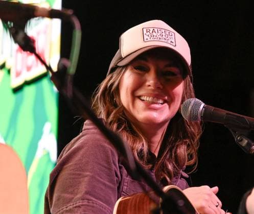EXCLUSIVE: Las Vegas Songwriters Festival 2026 - Day 3 EXCLUSIVE: Carolyn Dawn Johnson, Rachel Thibodeau, Rebecca Lynn Howard perform during the Las Vegas Songwriters Festival 2026 - Day 3 at Mandalay Bay Resort & Casino. 22 Aug 2026 Pictured: Rachel Thibodeau.  Copyright: xThexMegaxAgencyxMBS MEGAx