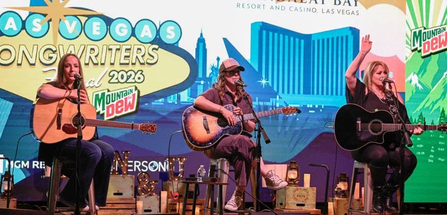 EXCLUSIVE: Las Vegas Songwriters Festival 2026 - Day 3 EXCLUSIVE: Carolyn Dawn Johnson, Rachel Thibodeau, Rebecca Lynn Howard perform during the Las Vegas Songwriters Festival 2026 - Day 3 at Mandalay Bay Resort & Casino. 22 Aug 2026 Pictured: (L-R) Rebecca Lynn Howard, Rachel Thibodeau and Carolyn Dawn Johnson.  Copyright: xThexMegaxAgencyxMBS MEGAx