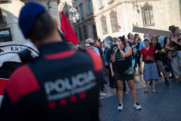 Anti-fascist rally ahead of the Save Europe Act event in Barcelona Several people at an anti-fascist rally ahead of the Save Europe Act event, in Plaça de Sant Jaume, on August 22, 2026, in Barcelona, Catalonia, Spain. It was organized by the Barcelona Anti-Fascist Coordinating Committee and Som Antifeixistes, one hour before the Save Europe Act rally at the same location, scheduled for 7:00 p.m. on August 22, 2026. CATALONIA ANTIFASCISTS SAVE EUROPE ANTIFA RALLY MOSSOS Lorena Sopê Barcelona Catalonia Barcelona Catalonia Spain  Copyright: xLorenaxSopÃªnax 7726751