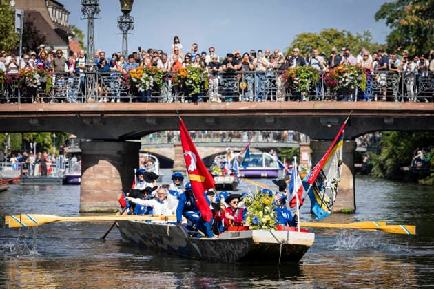 NEWS: Hirsebreifahrt 2026 Ã Strasbourg 22 08 2026 La Hirsebreifahrt, traditionnelle course de la bouillie de millet. Cette tradition, nÃ e en 1456, commÃ more le pacte d™entraide conclu entre Strasbourg et Zurich. Les Zurichois avaient alors dÃ montrÃ leur capacitÃ Ã rejoindre Strasbourg en moins de 24 heures en transportant par bateau une marmite de bouillie de millet encore chaude. L™Ã vÃ nement est organisÃ Ã nouveau tous les dix ans depuis 1946 et cÃ lebre aujourd™hui l™amitiÃ entre Strasbourg et Zurich.  Copyright: xelyxandroxcegarrax