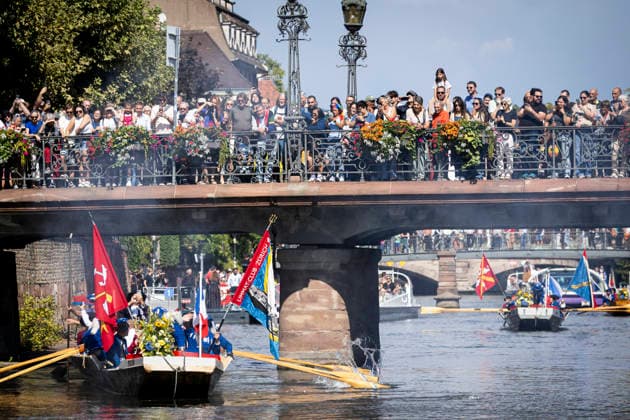 NEWS: Hirsebreifahrt 2026 Ã Strasbourg 22 08 2026 La Hirsebreifahrt, traditionnelle course de la bouillie de millet. Cette tradition, nÃ e en 1456, commÃ more le pacte d™entraide conclu entre Strasbourg et Zurich. Les Zurichois avaient alors dÃ montrÃ leur capacitÃ Ã rejoindre Strasbourg en moins de 24 heures en transportant par bateau une marmite de bouillie de millet encore chaude. L™Ã vÃ nement est organisÃ Ã nouveau tous les dix ans depuis 1946 et cÃ lebre aujourd™hui l™amitiÃ entre Strasbourg et Zurich.  Copyright: xelyxandroxcegarrax