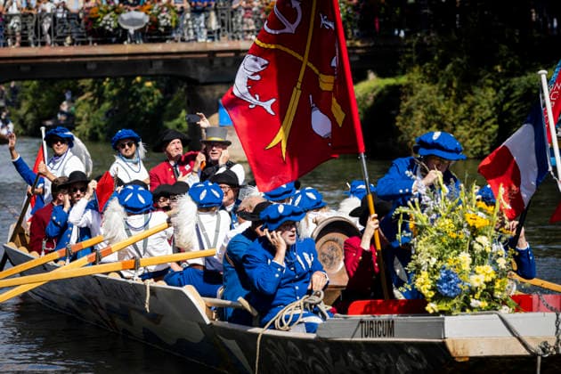 NEWS: Hirsebreifahrt 2026 Ã Strasbourg 22 08 2026 La Hirsebreifahrt, traditionnelle course de la bouillie de millet. Cette tradition, nÃ e en 1456, commÃ more le pacte d™entraide conclu entre Strasbourg et Zurich. Les Zurichois avaient alors dÃ montrÃ leur capacitÃ Ã rejoindre Strasbourg en moins de 24 heures en transportant par bateau une marmite de bouillie de millet encore chaude. L™Ã vÃ nement est organisÃ Ã nouveau tous les dix ans depuis 1946 et cÃ lebre aujourd™hui l™amitiÃ entre Strasbourg et Zurich.  Copyright: xelyxandroxcegarrax