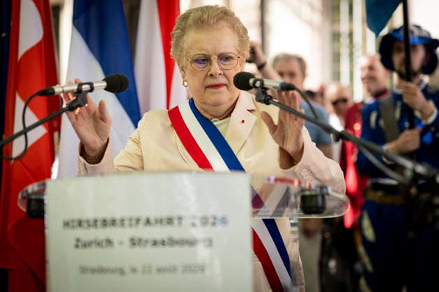 NEWS: Hirsebreifahrt 2026 Ã Strasbourg 22 08 2026 Raphael Golta Stadtpräsident von Zürich Catherine Trautmann Maire de Strasbourg La Hirsebreifahrt, traditionnelle course de la bouillie de millet. Cette tradition, nÃ e en 1456, commÃ more le pacte d™entraide conclu entre Strasbourg et Zurich. Les Zurichois avaient alors dÃ montrÃ leur capacitÃ Ã rejoindre Strasbourg en moins de 24 heures en transportant par bateau une marmite de bouillie de millet encore chaude. L™Ã vÃ nement est organisÃ Ã nouveau tous les dix ans depuis 1946 et cÃ lebre aujourd™hui l™amitiÃ entre Strasbourg et Zurich.  Copyright: xelyxandroxcegarrax