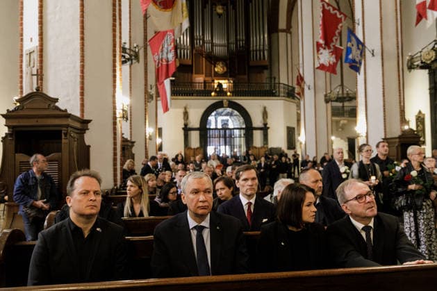 Belarusian opposition leader Aliaksandr Milinkevich Funeral in Warsaw - 22 Aug 2026 Belarusian democratic movement leaders Franak Viachorka (L), Pavel Latushka (C) and Sviatlana Tsikhanouskaya (R) attend a farewell ceremony for Aliaksandr Milinkevich at St. John the Baptist Archcathedral in Warsaw s Old Town. Aliaksandr Milinkevich was a Belarusian politician and public figure. He was the united democratic opposition candidate in the 2006 presidential election and received the European Parliament’s Sakharov Prize. He died in exile in Poland on 11 August 2026, aged 79, after a long illness and complications following surgery. He will be buried at Pow?zki Cemetery in Warsaw, as he cannot be buried in Belarus. Warsaw Poland Copyright: xVolhaxShukailax xSOPAxImagesx VSHUKAILA_6891