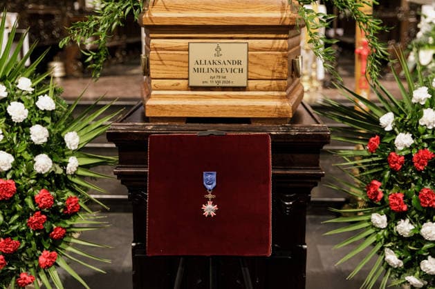 Belarusian opposition leader Aliaksandr Milinkevich Funeral in Warsaw - 22 Aug 2026 The Officer s Cross of the Order of Merit of the Republic of Poland awarded posthumously to Belarusian politician Aliaksandr Milinkevich is seen beside his coffin during a farewell ceremony at St. John the Baptist Archcathedral in Warsaw s Old Town. Aliaksandr Milinkevich was a Belarusian politician and public figure. He was the united democratic opposition candidate in the 2006 presidential election and received the European Parliament’s Sakharov Prize. He died in exile in Poland on 11 August 2026, aged 79, after a long illness and complications following surgery. He will be buried at Pow?zki Cemetery in Warsaw, as he cannot be buried in Belarus. Warsaw Pol Copyright: xVolhaxShukailax xSOPAxImagesx VSHUKAILA_6909