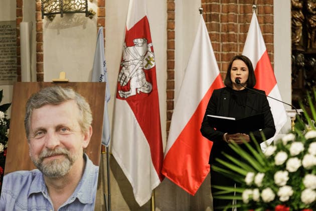 Belarusian opposition leader Aliaksandr Milinkevich Funeral in Warsaw - 22 Aug 2026 Belarusian opposition leader Sviatlana Tsikhanouskaya speaks at the end of the farewell ceremony for Belarusian politician Aliaksandr Milinkevich at St. John the Baptist Archcathedral in Warsaw s Old Town. Aliaksandr Milinkevich was a Belarusian politician and public figure. He was the united democratic opposition candidate in the 2006 presidential election and received the European Parliament’s Sakharov Prize. He died in exile in Poland on 11 August 2026, aged 79, after a long illness and complications following surgery. He will be buried at Pow?zki Cemetery in Warsaw, as he cannot be buried in Belarus. Warsaw Poland Copyright: xVolhaxShukailax xSOPAxImagesx VSHUKAILA_7041