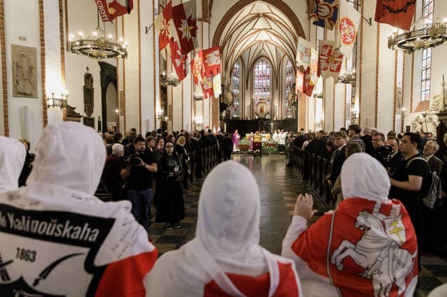 Belarusian opposition leader Aliaksandr Milinkevich Funeral in Warsaw - 22 Aug 2026 The Volny Choir performs at the end of the farewell ceremony for Belarusian politician Aliaksandr Milinkevich at St. John the Baptist Archcathedral in Warsaw s Old Town. Aliaksandr Milinkevich was a Belarusian politician and public figure. He was the united democratic opposition candidate in the 2006 presidential election and received the European Parliament’s Sakharov Prize. He died in exile in Poland on 11 August 2026, aged 79, after a long illness and complications following surgery. He will be buried at Pow?zki Cemetery in Warsaw, as he cannot be buried in Belarus. Warsaw Poland Copyright: xVolhaxShukailax xSOPAxImagesx VSHUKAILA_7118