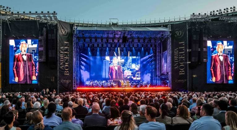 22.08.2026, Wien, AUT, Konzert, Andrea Bocelli, Ernst Happel Stadion, Wien, Reportage, im Bild Andrea Bocelli, Konzert, Feature, Übersicht, *** August 22, 2026, Vienna, Austria, Concert, Andrea Bocelli, Ernst Happel Stadium, Vienna, Report, Pictured: Andrea Bocelli, Concert, Feature, Overview,