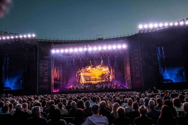 22.08.2026, Wien, AUT, Konzert, Andrea Bocelli, Ernst Happel Stadion, Wien, Reportage, im Bild Andrea Bocelli, Konzert, Feature, Übersicht, *** August 22, 2026, Vienna, Austria, Concert, Andrea Bocelli, Ernst Happel Stadium, Vienna, Report, Pictured: Andrea Bocelli, Concert, Feature, Overview,