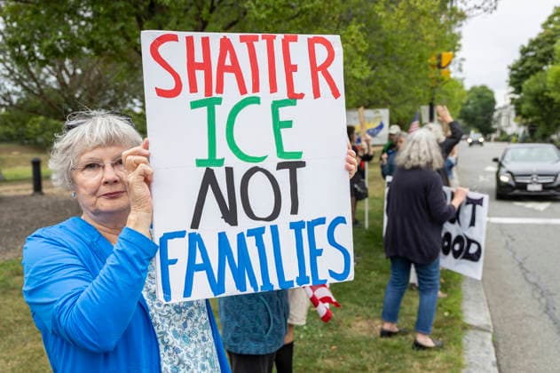 Aug. 22, 2026. Newburyport, MA. People stood out at Bartlett Mall to protest recent ICE actions in Newburyport stopthecoup handsoff nokings standupforimmigrants nofearstreettheater immigrantrights, humanrights, socialjustice, indivisible, noice EndICERaids ICE, dueprocess endice protectourdemocracy Resistance AntiTrump DumpTrump newburyportma Newburyport Massachusetts USA EDITORIAL USE ONLY Copyright: x x2026xMarilynxHumphriesx MARILYNxHUMPHRIESx mhphotos017091