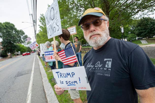 Aug. 22, 2026. Newburyport, MA. People stood out at Bartlett Mall to protest recent ICE actions in Newburyport stopthecoup handsoff nokings standupforimmigrants nofearstreettheater immigrantrights, humanrights, socialjustice, indivisible, noice EndICERaids ICE, dueprocess endice protectourdemocracy Resistance AntiTrump DumpTrump newburyportma Newburyport Massachusetts USA EDITORIAL USE ONLY Copyright: x x2026xMarilynxHumphriesx MARILYNxHUMPHRIESx mhphotos017093