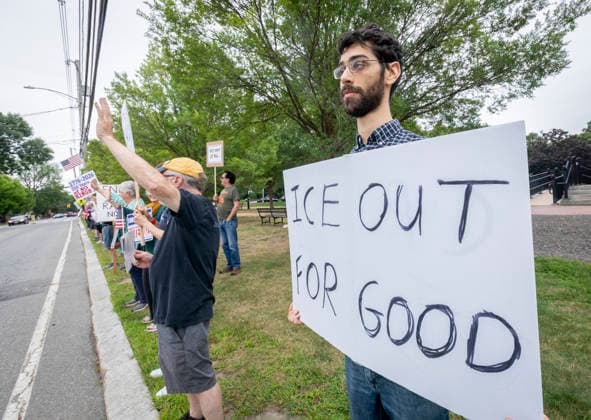 Aug. 22, 2026. Newburyport, MA. People stood out at Bartlett Mall to protest recent ICE actions in Newburyport stopthecoup handsoff nokings standupforimmigrants nofearstreettheater immigrantrights, humanrights, socialjustice, indivisible, noice EndICERaids ICE, dueprocess endice protectourdemocracy Resistance AntiTrump DumpTrump newburyportma Newburyport Massachusetts USA EDITORIAL USE ONLY Copyright: x x2026xMarilynxHumphriesx MARILYNxHUMPHRIESx mhphotos017094