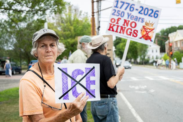 Aug. 22, 2026. Newburyport, MA. People stood out at Bartlett Mall to protest recent ICE actions in Newburyport stopthecoup handsoff nokings standupforimmigrants nofearstreettheater immigrantrights, humanrights, socialjustice, indivisible, noice EndICERaids ICE, dueprocess endice protectourdemocracy Resistance AntiTrump DumpTrump newburyportma Newburyport Massachusetts USA EDITORIAL USE ONLY Copyright: x x2026xMarilynxHumphriesx MARILYNxHUMPHRIESx mhphotos017095