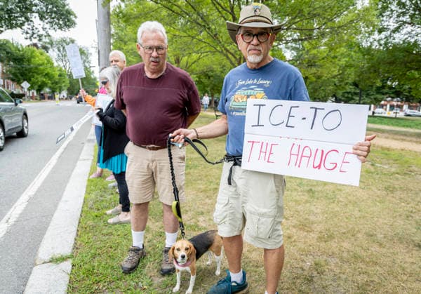 Aug. 22, 2026. Newburyport, MA. People stood out at Bartlett Mall to protest recent ICE actions in Newburyport stopthecoup handsoff nokings standupforimmigrants nofearstreettheater immigrantrights, humanrights, socialjustice, indivisible, noice EndICERaids ICE, dueprocess endice protectourdemocracy Resistance AntiTrump DumpTrump newburyportma Newburyport Massachusetts USA EDITORIAL USE ONLY Copyright: x x2026xMarilynxHumphriesx MARILYNxHUMPHRIESx mhphotos017097