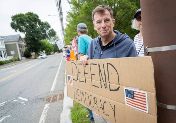 Aug. 22, 2026. Newburyport, MA. People stood out at Bartlett Mall to protest recent ICE actions in Newburyport stopthecoup handsoff nokings standupforimmigrants nofearstreettheater immigrantrights, humanrights, socialjustice, indivisible, noice EndICERaids ICE, dueprocess endice protectourdemocracy Resistance AntiTrump DumpTrump newburyportma Newburyport Massachusetts USA EDITORIAL USE ONLY Copyright: x x2026xMarilynxHumphriesx MARILYNxHUMPHRIESx mhphotos017102