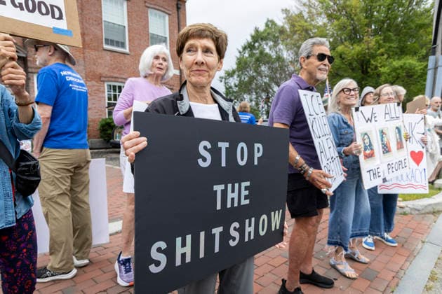 Aug. 22, 2026. Newburyport, MA. People stood out at Bartlett Mall to protest recent ICE actions in Newburyport stopthecoup handsoff nokings standupforimmigrants nofearstreettheater immigrantrights, humanrights, socialjustice, indivisible, noice EndICERaids ICE, dueprocess endice protectourdemocracy Resistance AntiTrump DumpTrump newburyportma Newburyport Massachusetts USA EDITORIAL USE ONLY Copyright: x x2026xMarilynxHumphriesx MARILYNxHUMPHRIESx mhphotos017106