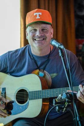 EXCLUSIVE: Las Vegas Songwriters Festival 2026 - Day 3 EXCLUSIVE: Matt Warren, Bobby Pinson and Dave Pahanish perform during the Las Vegas Songwriters Festival 2026 - Day 3 at Mandalay Bay Resort & Casino. 22 Aug 2026 Pictured: Matt Warren.  Copyright: xThexMegaxAgencyxMBS MEGAx