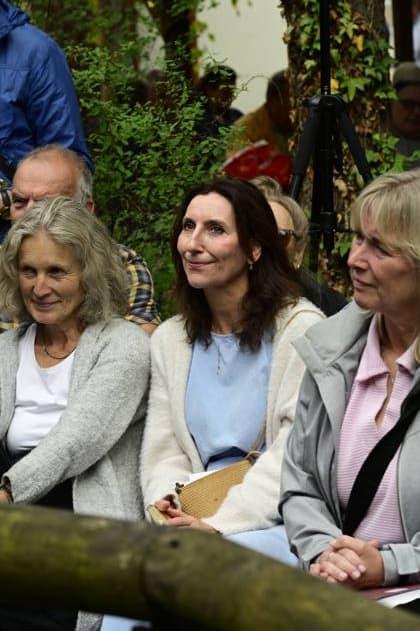 Judith, Lebensgefährtin von Gojko Mitic bei der Namensweihe der historischen Blackfoot-Frau Sitopanaki durch Gojko Mitic in der Villa Bärenfett im Karl-May-Museum Radebeul. Radebeul. 22.08.2026 *** Judith, Gojko Mitic’s partner, at the naming ceremony for the historical Blackfoot woman Sitopanaki, conducted by Gojko Mitic at Villa Bärenfett in the Karl May Museum in Radebeul, Radebeul, August 22, 2026 Copyright: xMatthiasxWehnertx