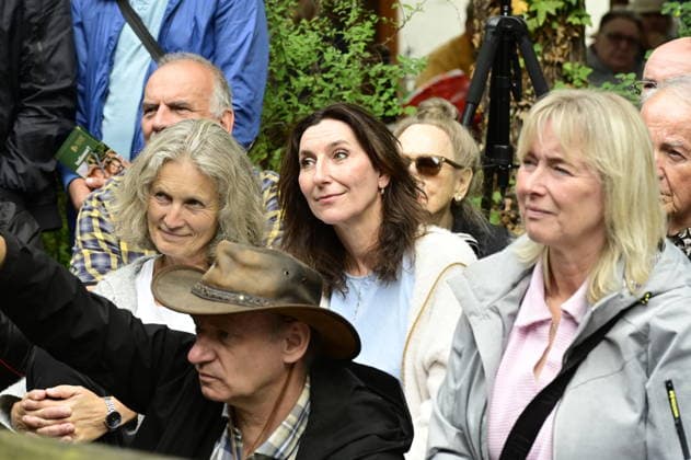 Judith, Lebensgefährtin von Gojko Mitic bei der Namensweihe der historischen Blackfoot-Frau Sitopanaki durch Gojko Mitic in der Villa Bärenfett im Karl-May-Museum Radebeul. Radebeul. 22.08.2026 *** Judith, Gojko Mitic s partner, at the naming ceremony for the historical Blackfoot woman Sitopanaki, performed by Gojko Mitic at Villa Bärenfett in the Karl May Museum in Radebeul, Radebeul, August 22, 2026 Copyright: xMatthiasxWehnertx