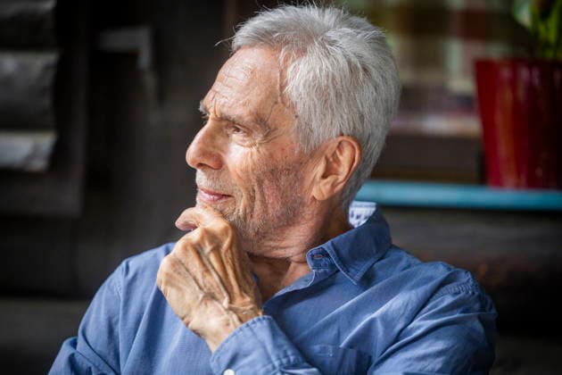 DEFA Schauspieler Gojko MitiÄ‡ im Karl May Museum Radebeul Die Rückkehr der Blackfoot-Frau: Namensweihe mit Gojko MitiÄ‡ im Karl May Museum Radebeul. Nach drei Jahren aufwändiger Restaurierung kehrt die beliebte Blackfoot-Frau nun am 22. August zurück in die Villa Bärenfett. Die Figur wurde auf den Namen Sitopanaki getauft, diesen Namen trug die Filmrolle der Frau welche die Partnerin von Mitic im Indianerfilm die Söhne der Großen Bärin trug. Radebeul Sachsen Deutschland *** DEFA Actor Gojko Mitic at the Karl May Museum in Radebeul: The Return of the Blackfoot Woman—A Naming Ceremony with Gojko Mitic at the Karl May Museum in Radebeul After three years of extensive restoration, the beloved Blackfoot woman is now returning to Villa