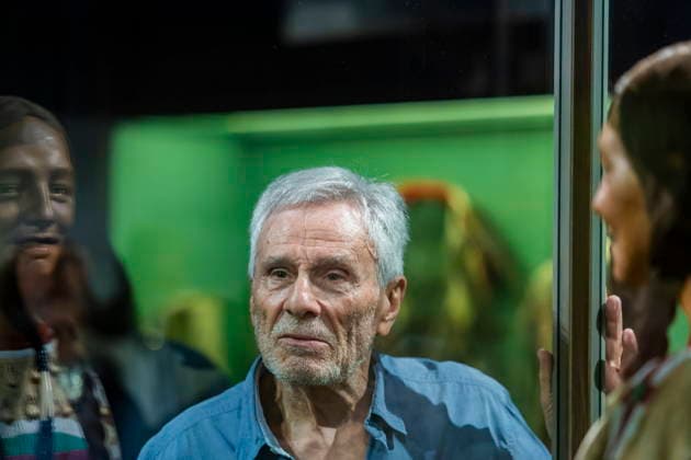DEFA Schauspieler Gojko MitiÄ‡ im Karl May Museum Radebeul Die Rückkehr der Blackfoot-Frau: Namensweihe mit Gojko MitiÄ‡ im Karl May Museum Radebeul. Nach drei Jahren aufwändiger Restaurierung kehrt die beliebte Blackfoot-Frau nun am 22. August zurück in die Villa Bärenfett. Die Figur wurde auf den Namen Sitopanaki getauft, diesen Namen trug die Filmrolle der Frau welche die Partnerin von Mitic im Indianerfilm die Söhne der Großen Bärin trug. Radebeul Sachsen Deutschland *** DEFA Actor Gojko Mitic at the Karl May Museum in Radebeul: The Return of the Blackfoot Woman—A Naming Ceremony with Gojko Mitic at the Karl May Museum in Radebeul After three years of extensive restoration, the beloved Blackfoot woman is now returning to Villa